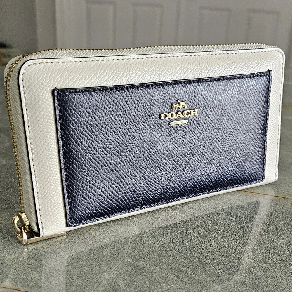 Coach Navy and Cream Accordion Zip Wallet NWOT
